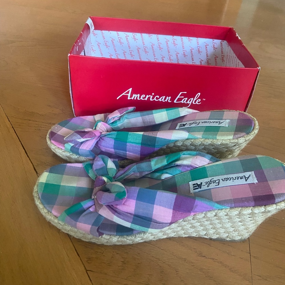 American eagle women’s sandals size 9.5 NEVER WORN